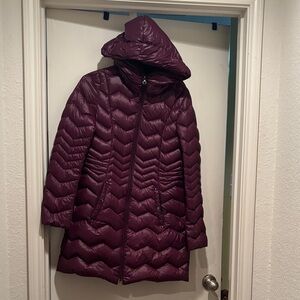 Women's Hooded Puffer Coat - Burgundy